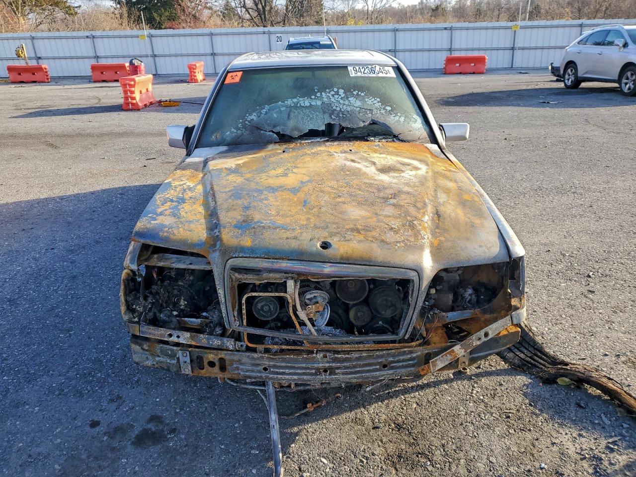 Lot #3315929107 1995 MERCEDES-BENZ E 320 BASE