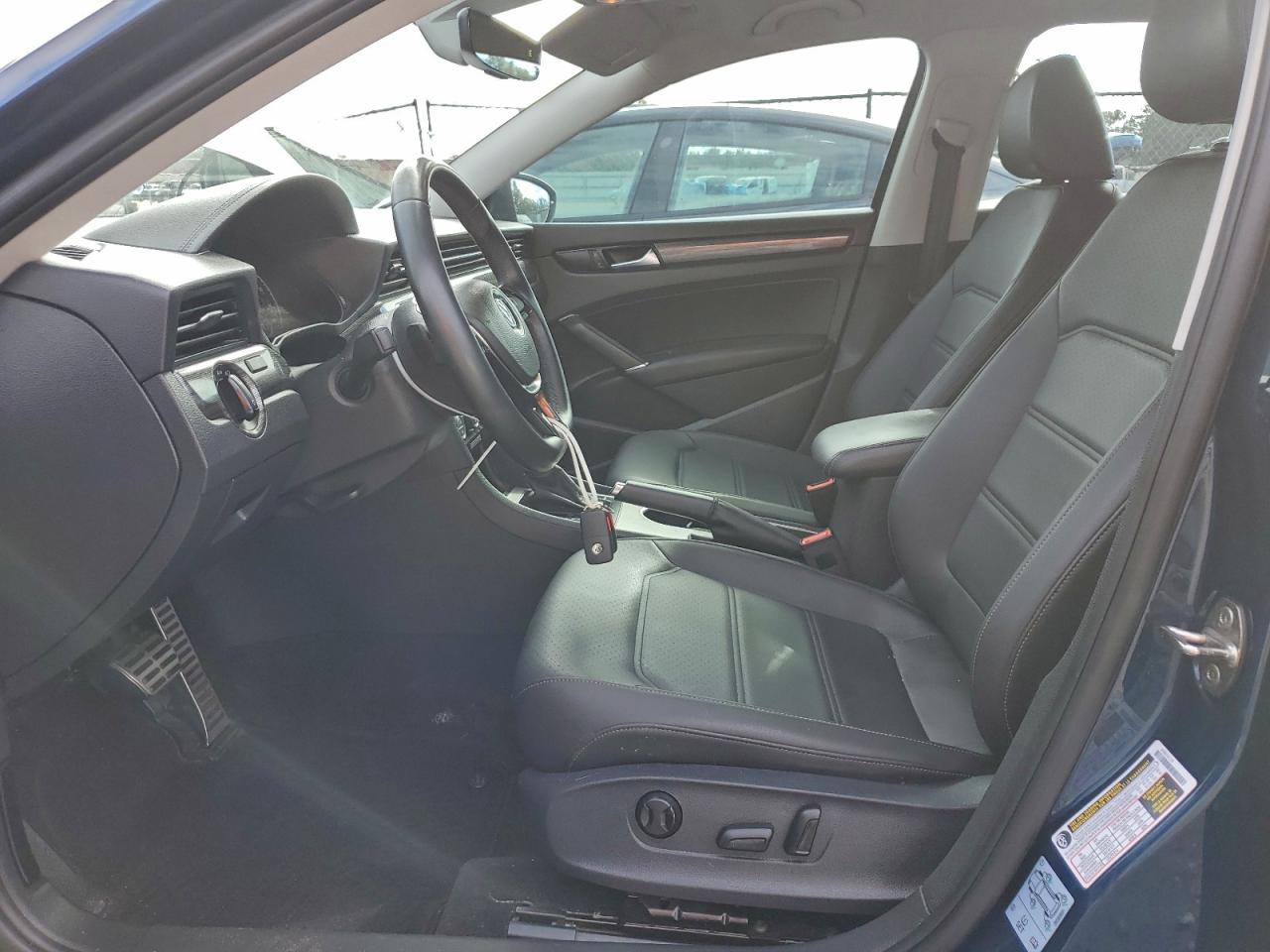 Lot #3315892118 2020 VOLKSWAGEN PASSAT R-L