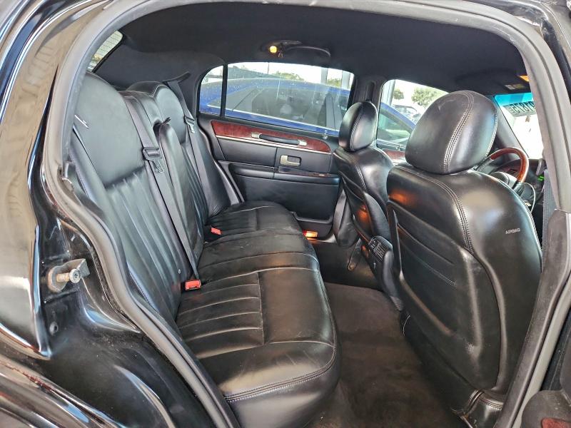 2003 LINCOLN TOWN CAR S #3317793125