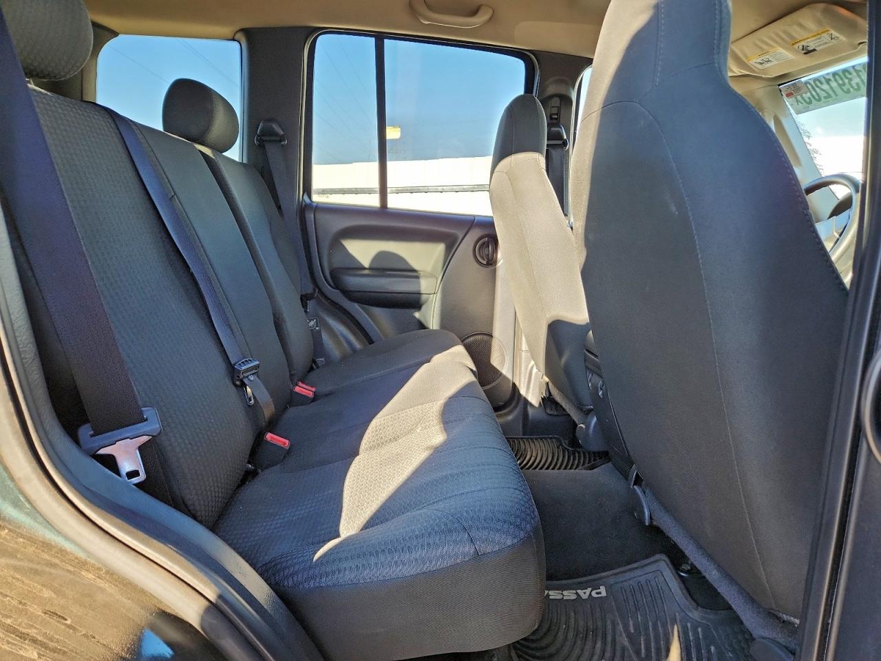 Lot #3303052646 2004 JEEP LIBERTY SP