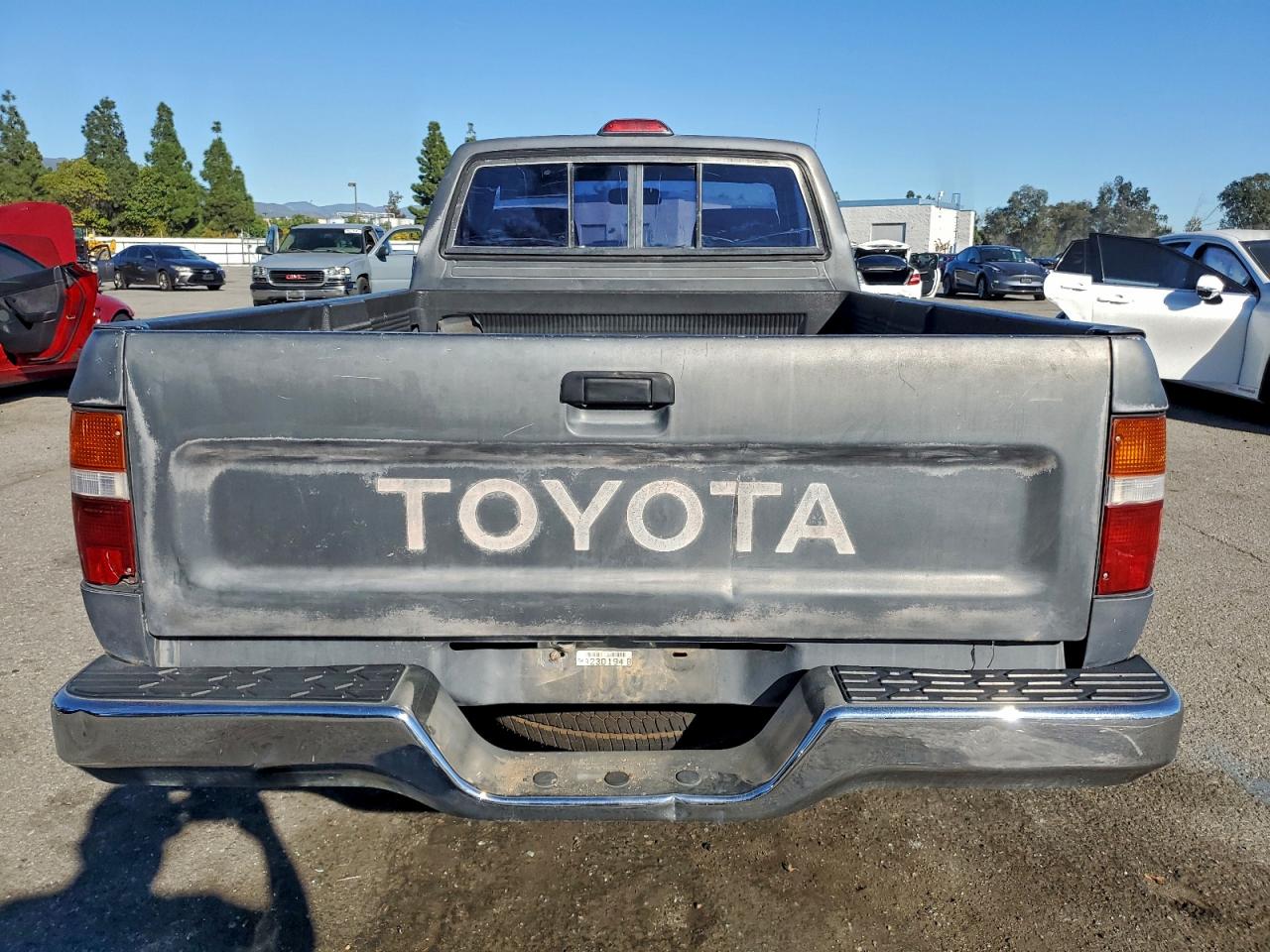 Lot #3317103006 1994 TOYOTA PICKUP 1/2