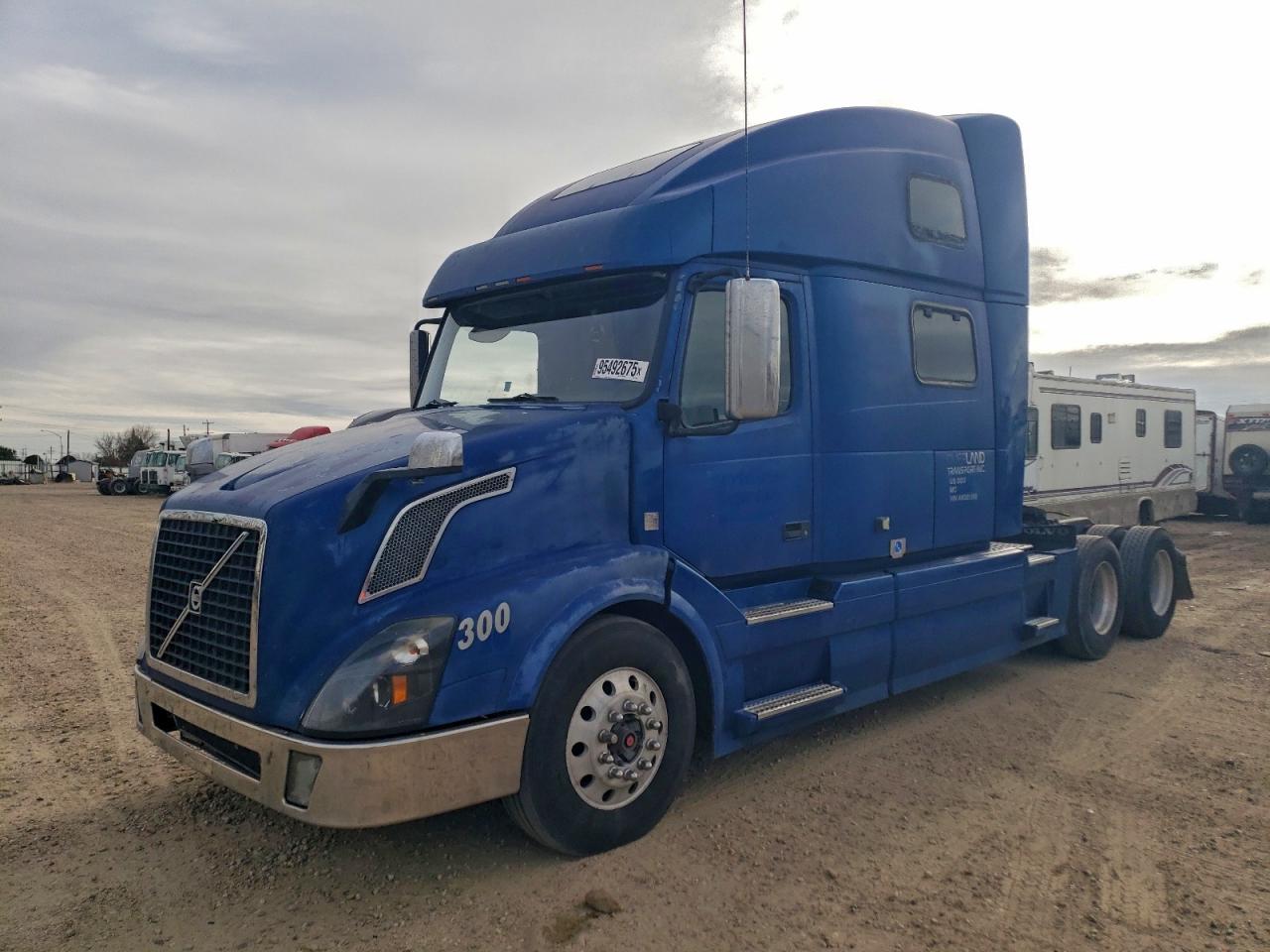 Lot #3310359958 2010 VOLVO VNL