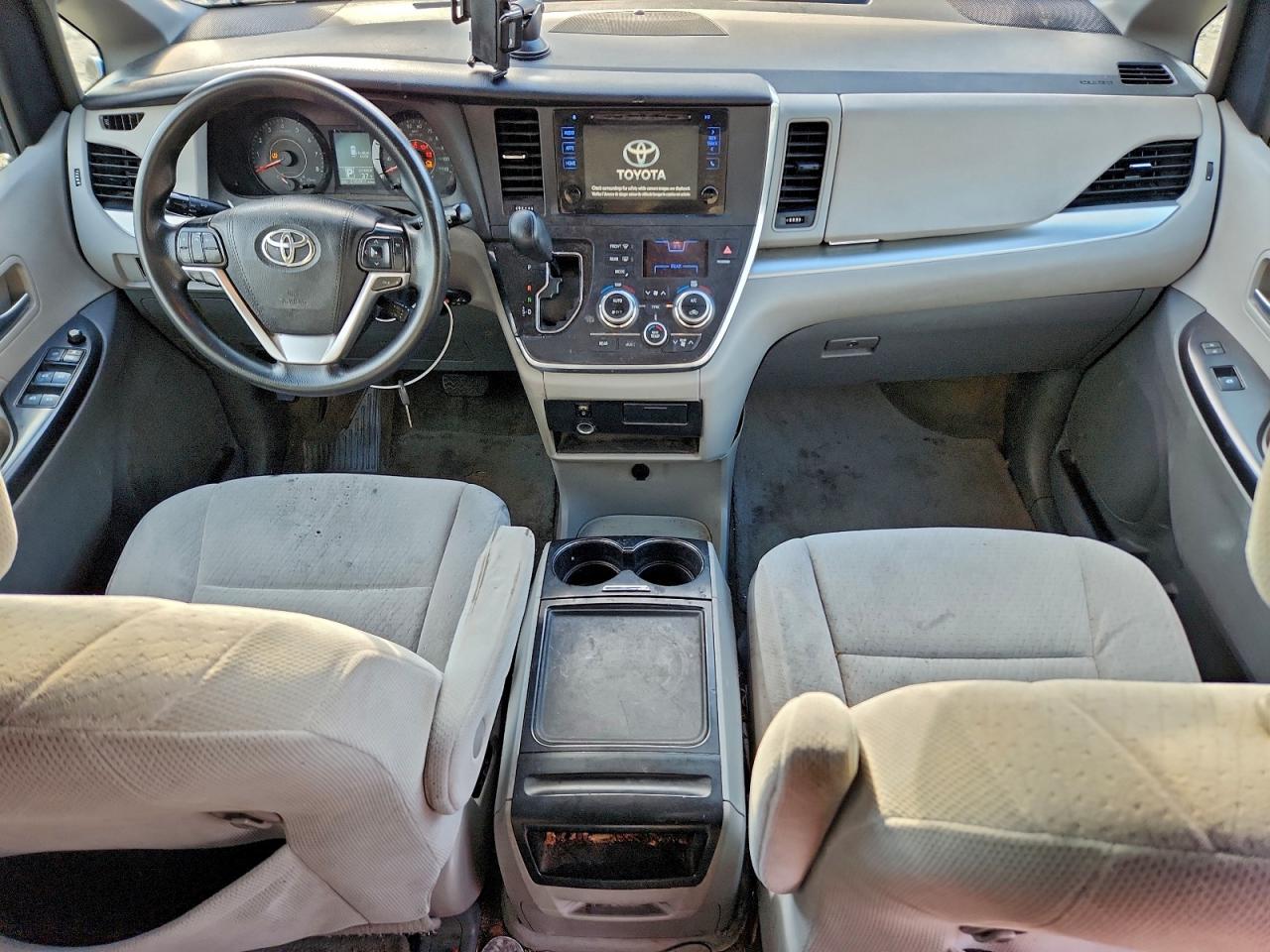 Lot #3304518449 2015 TOYOTA SIENNA LE