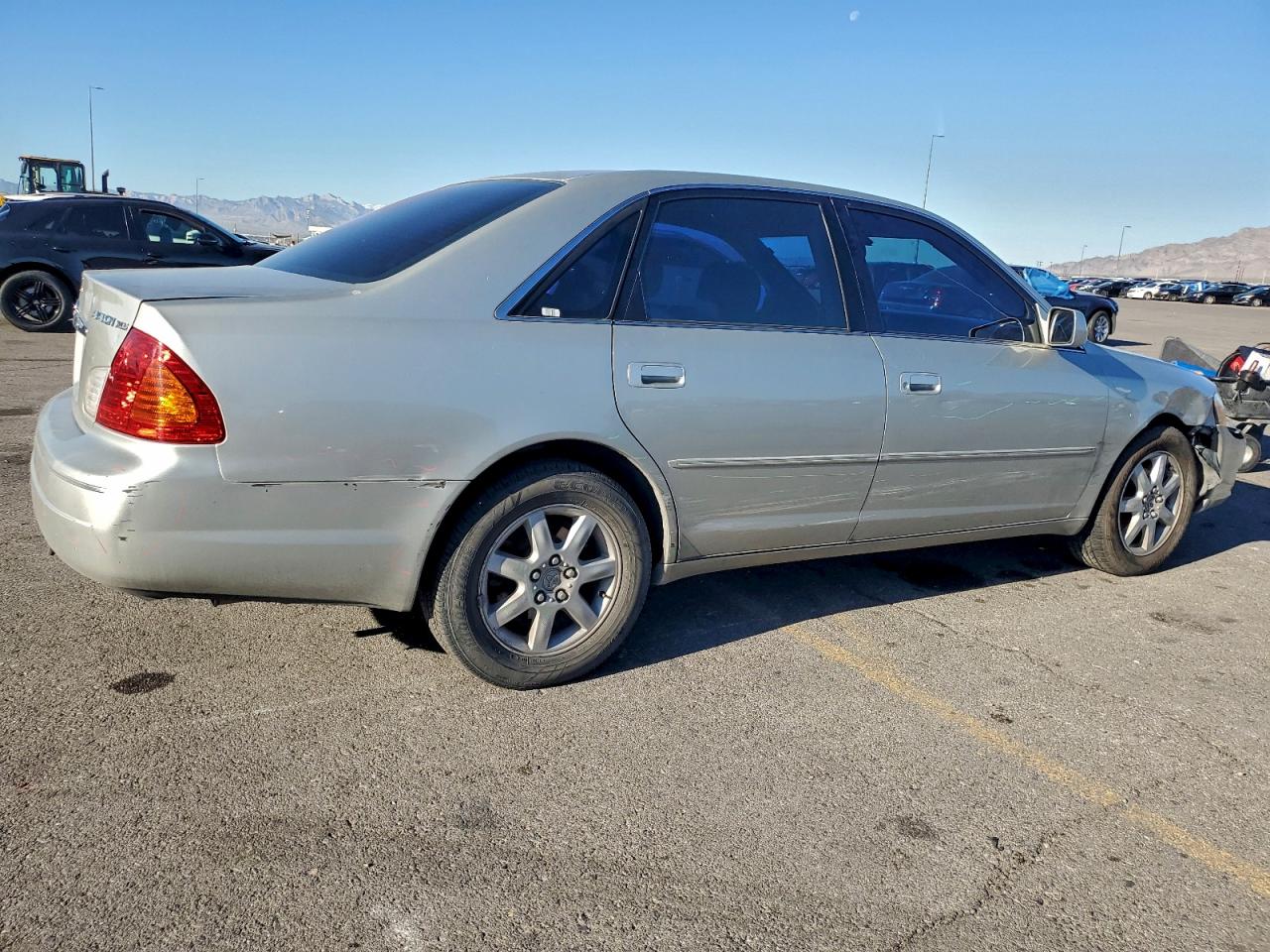 Lot #3317121981 2001 TOYOTA AVALON XL