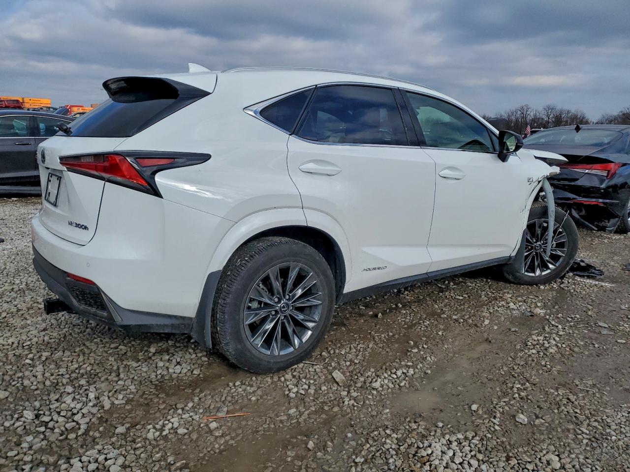 LEXUS NX 300H BASE