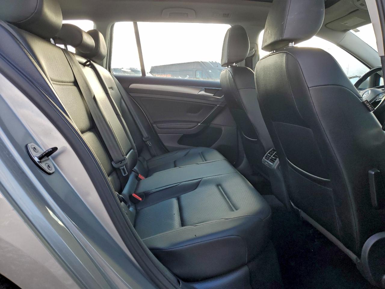 VOLKSWAGEN GOLF SPORTSVAN S