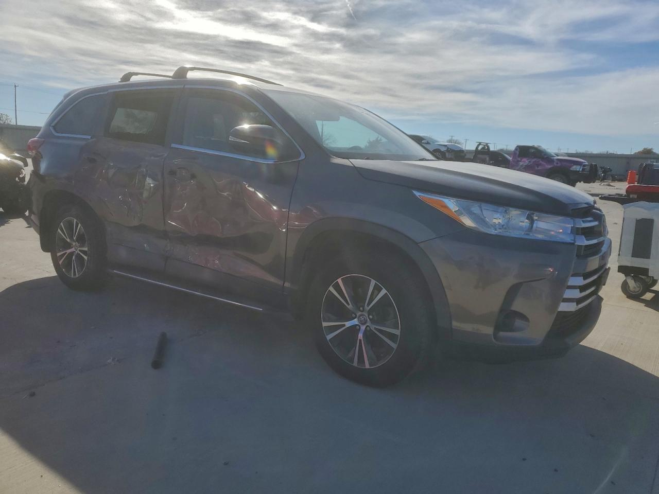 Lot #3311725247 2019 TOYOTA HIGHLANDER