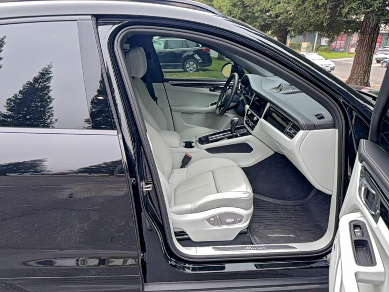 2024 PORSCHE MACAN BASE #3309172714