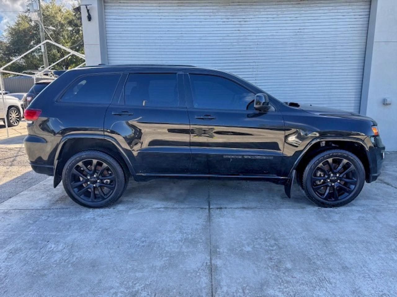 JEEP GRAND CHEROKEE LAREDO