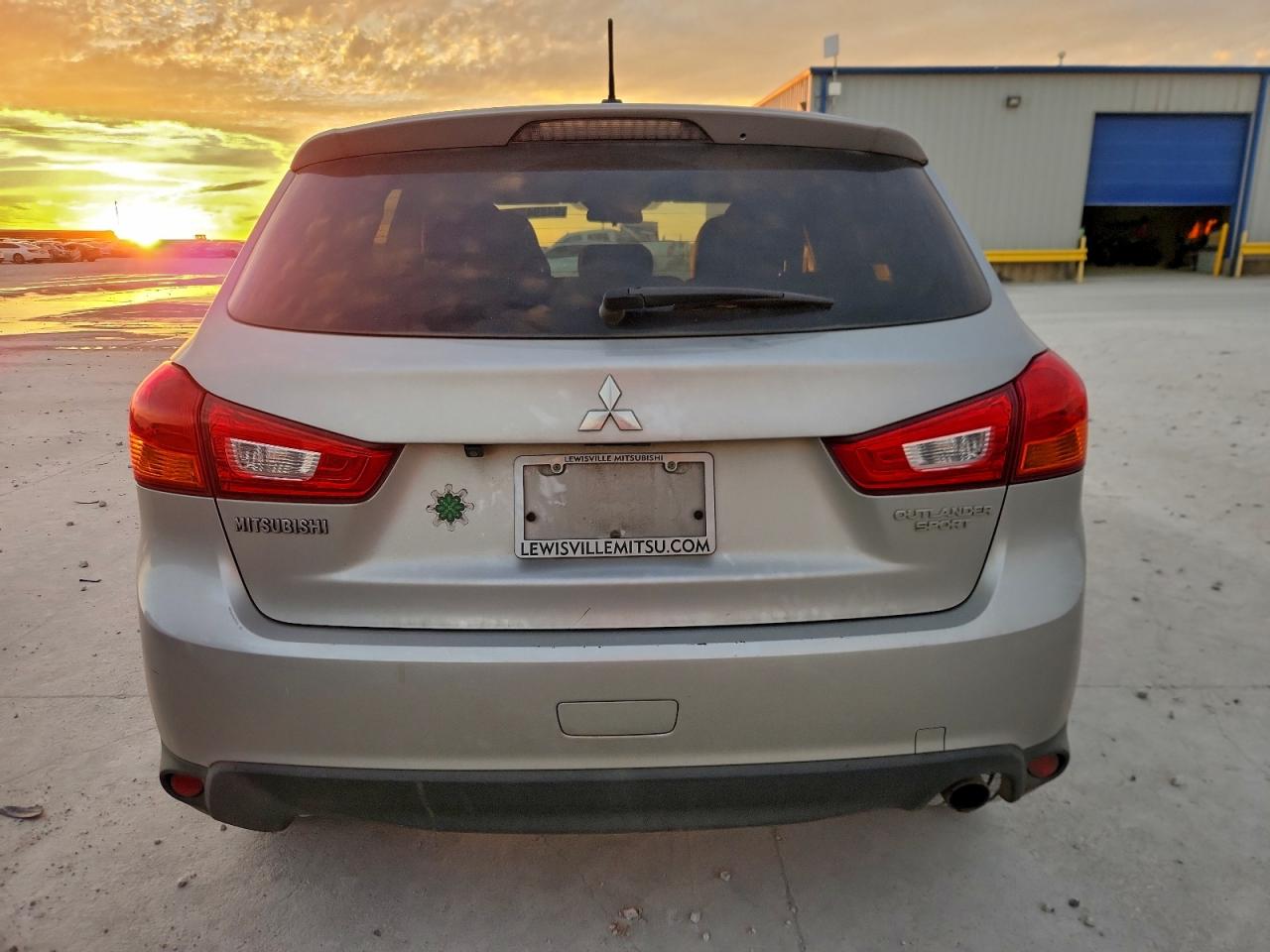 MITSUBISHI OUTLANDER SE