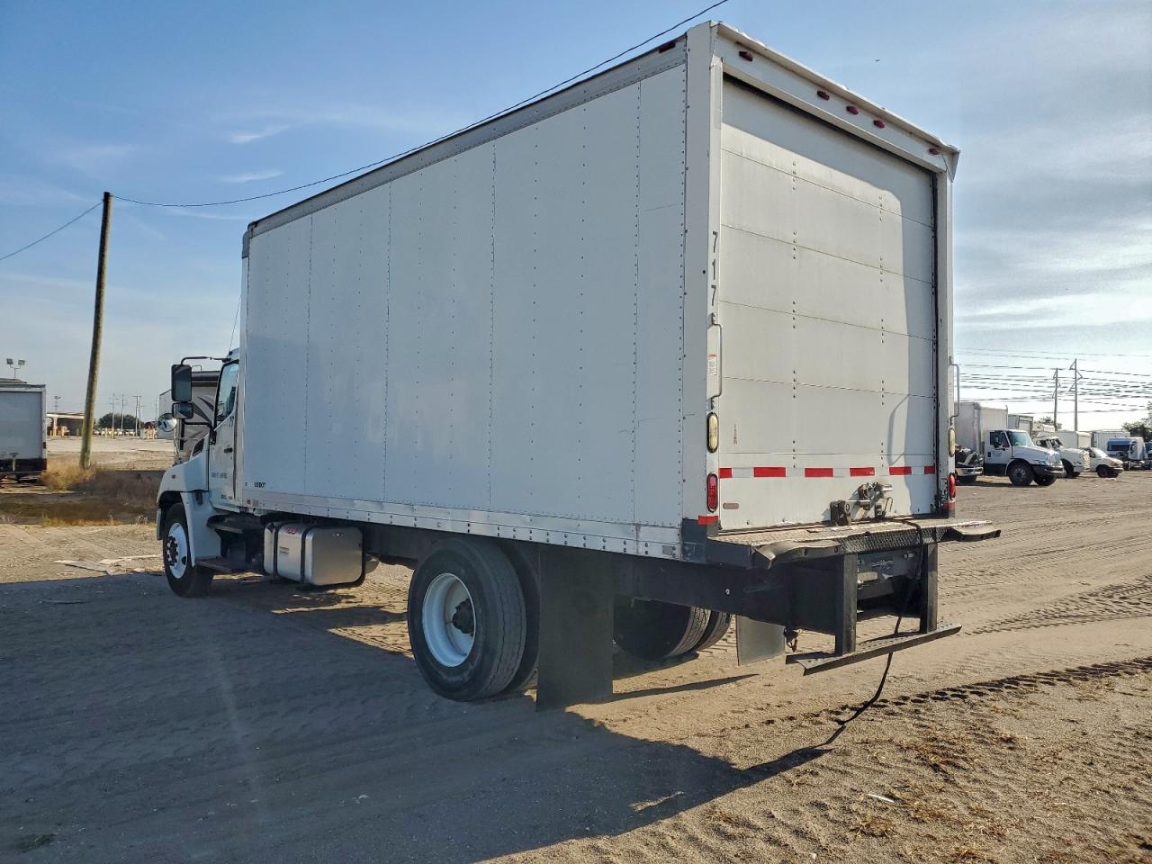 Lot #3305308318 2012 HINO 258/268