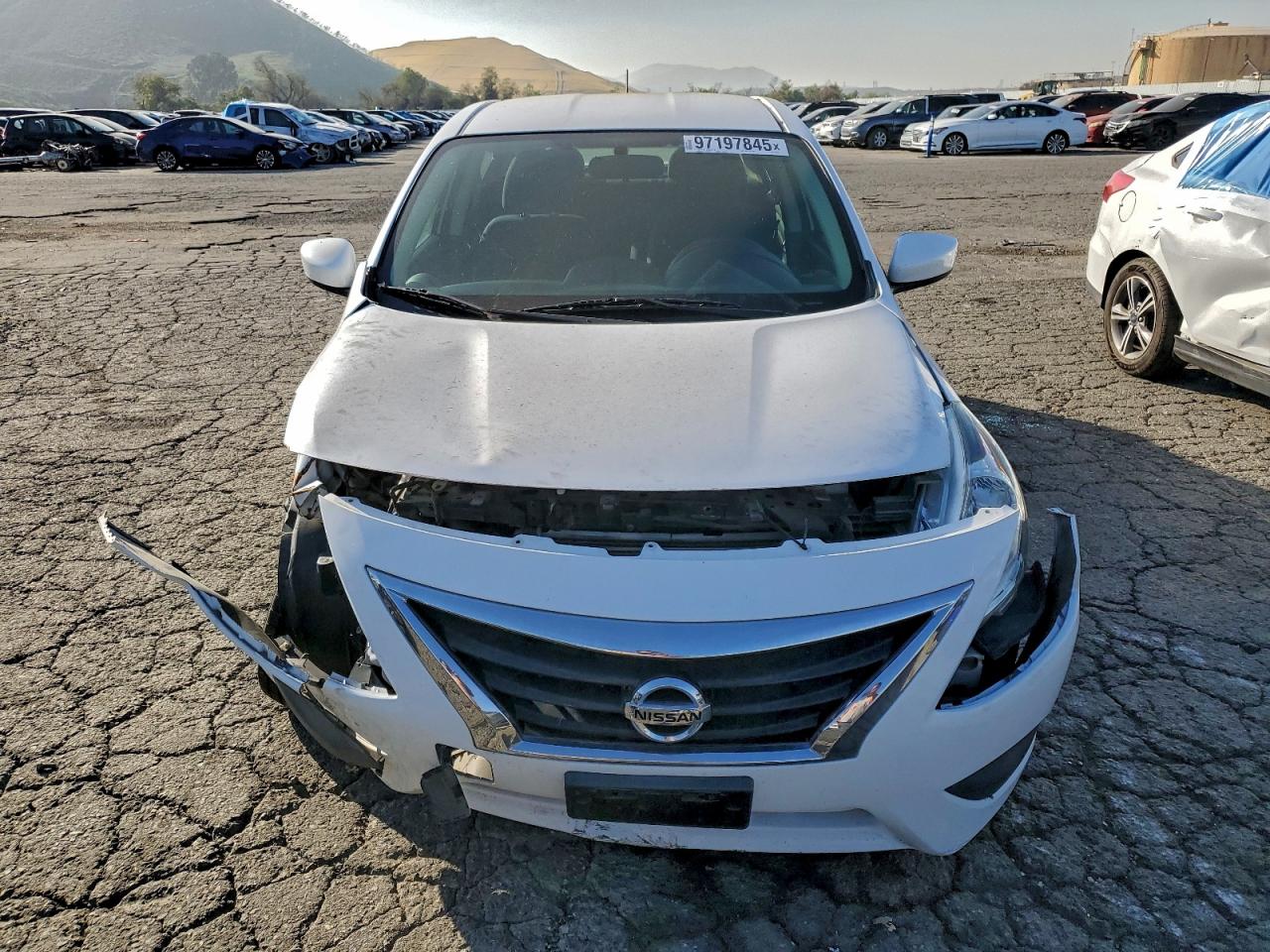 Lot #3318186946 2019 NISSAN VERSA S