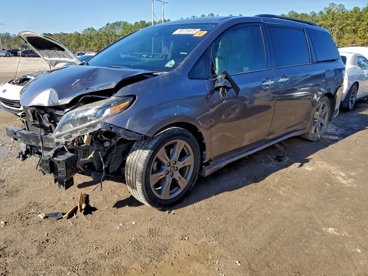 Lot #3316067243 2019 TOYOTA SIENNA SE
