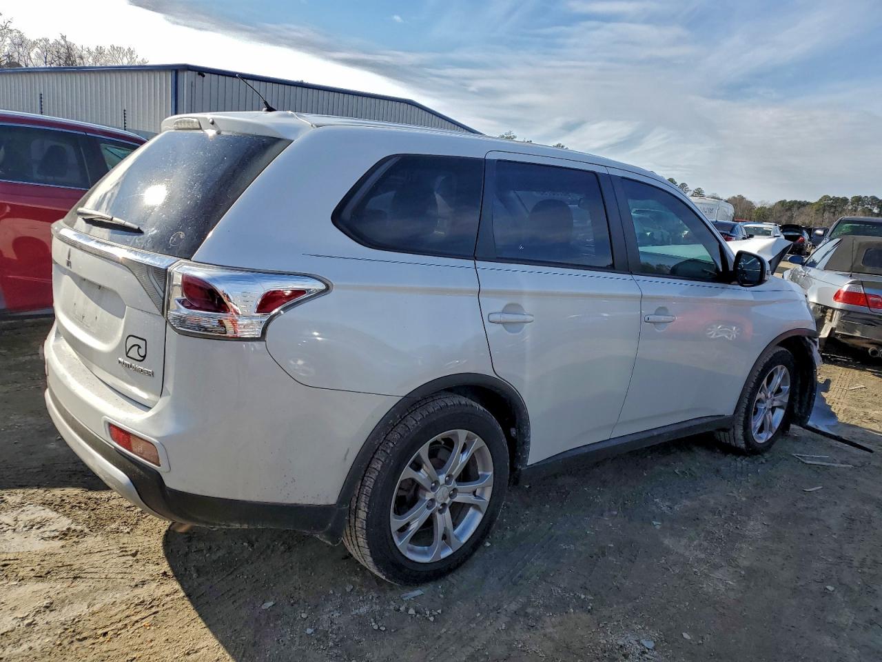 Lot #3317799138 2015 MITSUBISHI OUTLANDER