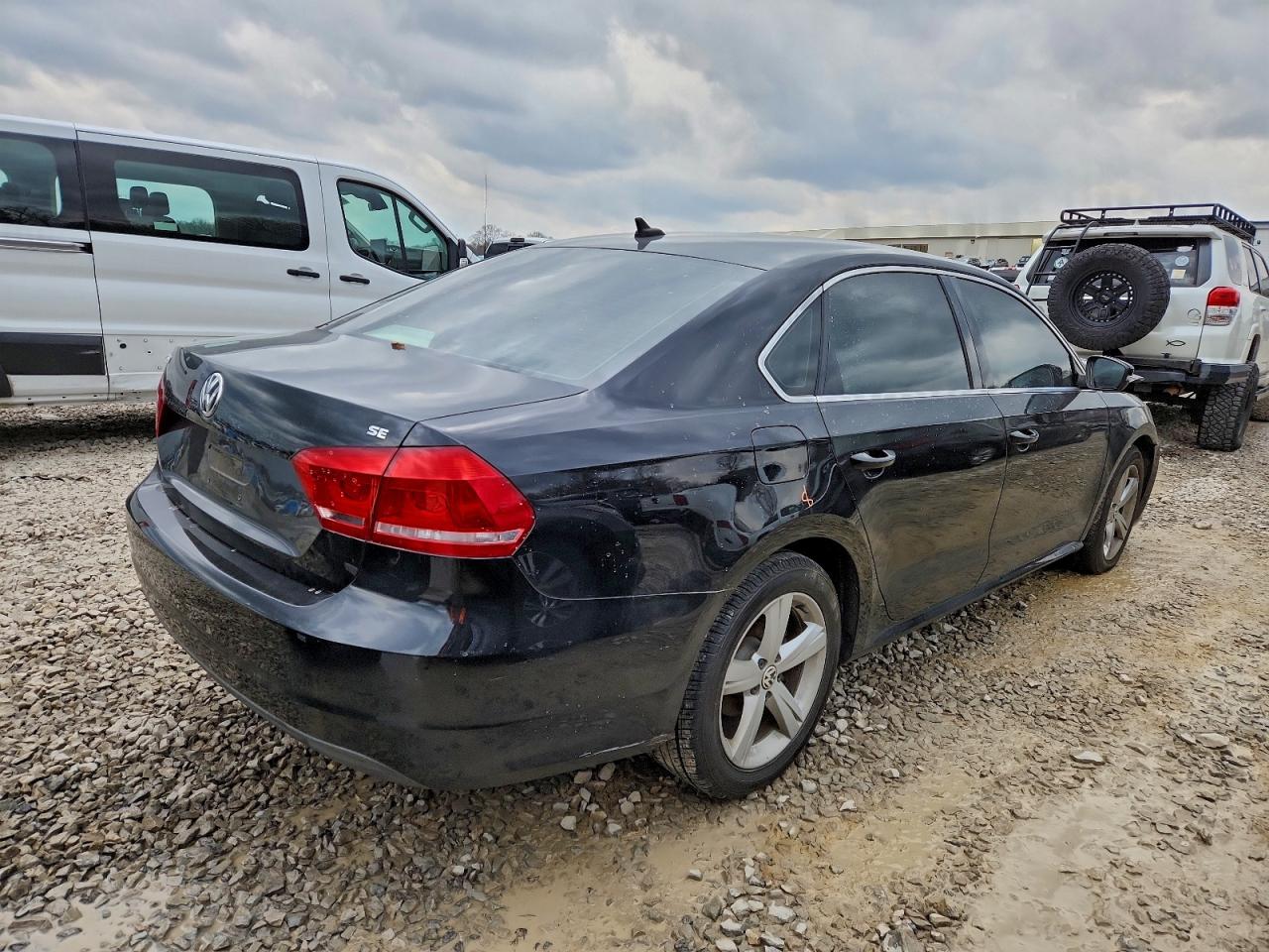 Lot #3311690309 2013 VOLKSWAGEN PASSAT SE