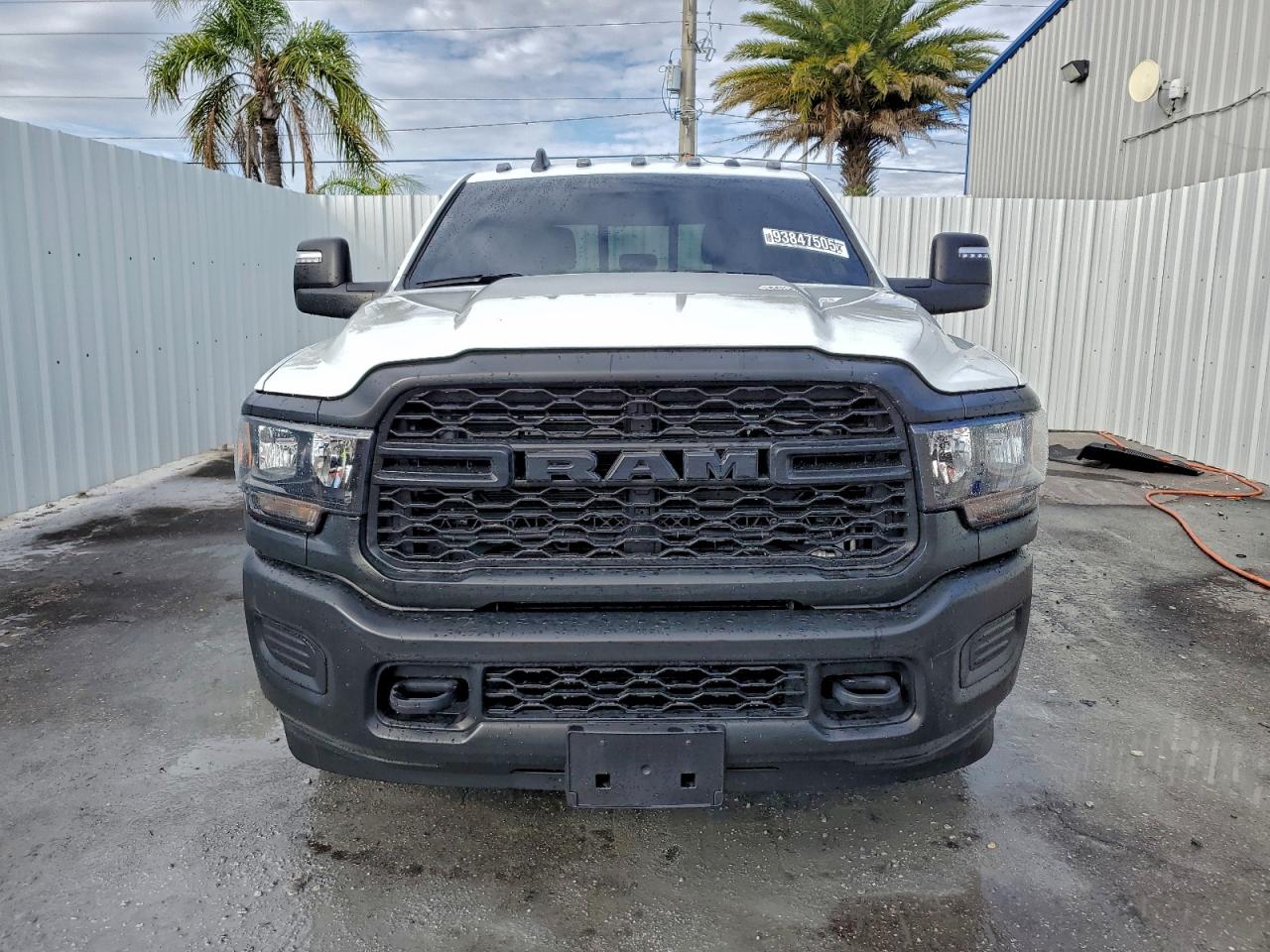 RAM 2500 TRADESMAN
