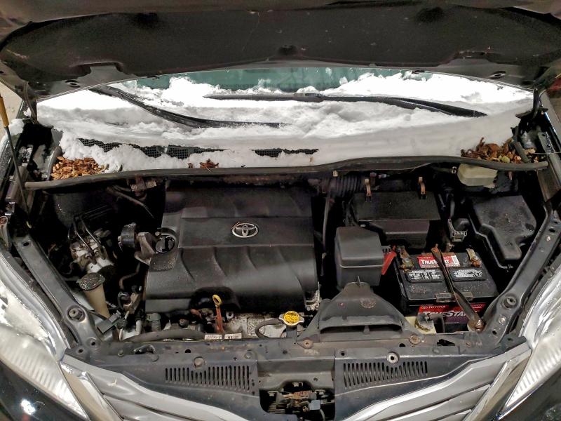 2013 TOYOTA SIENNA XLE #3311578768