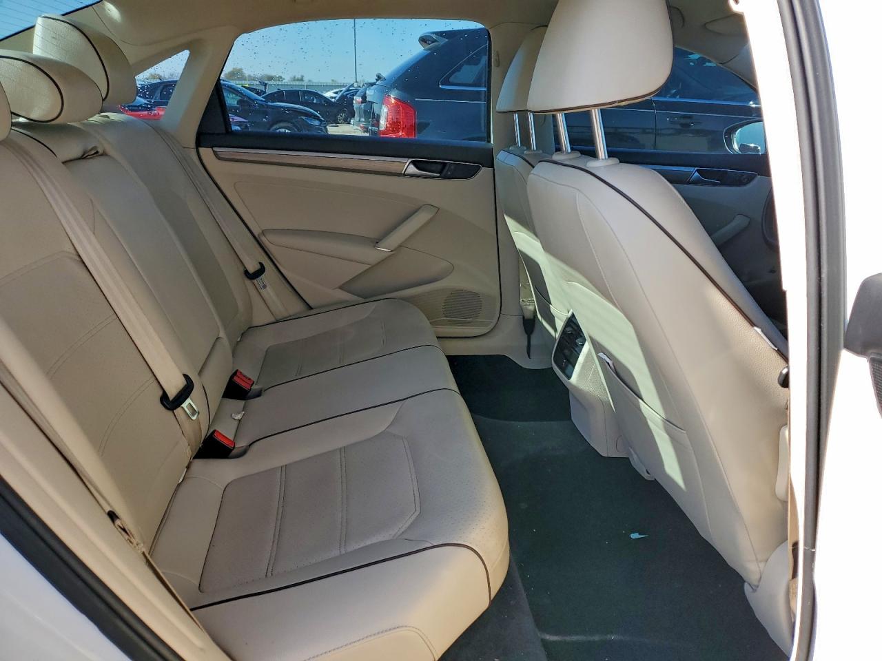 VOLKSWAGEN PASSAT SE