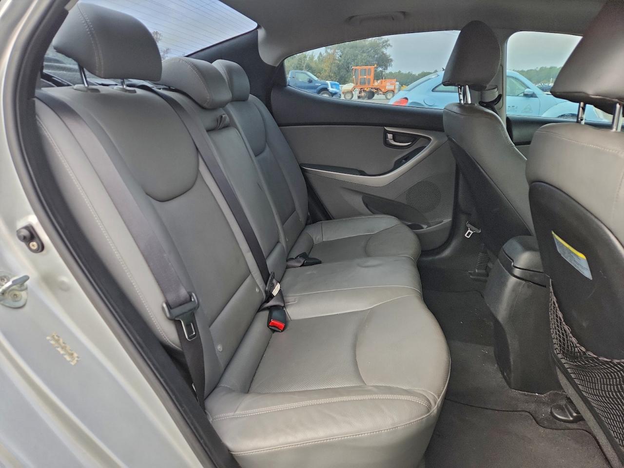 Lot #3309286631 2015 HYUNDAI ELANTRA SE