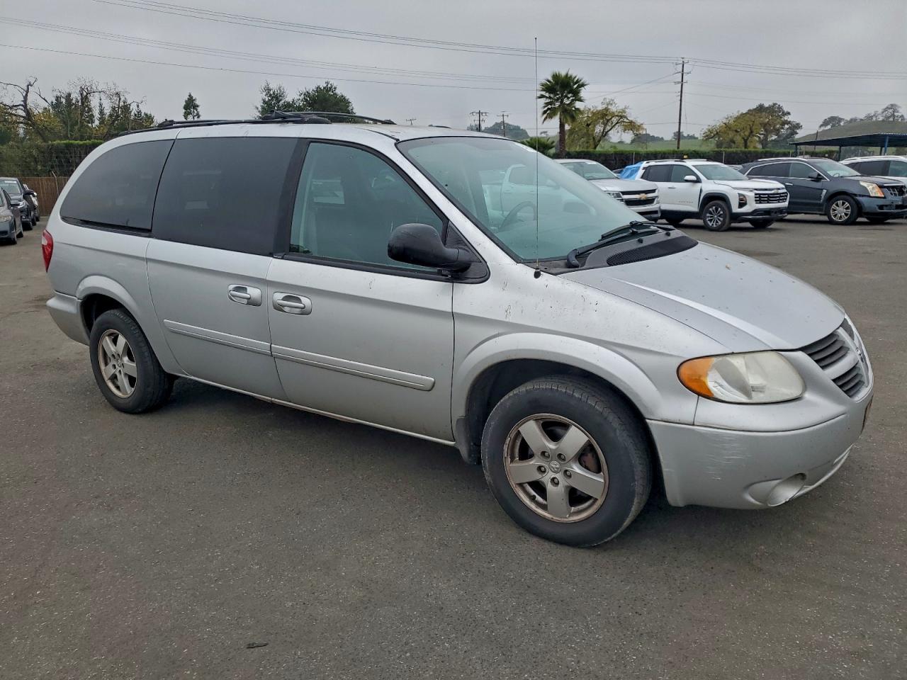 Lot #3309649991 2005 DODGE GRAND CARA