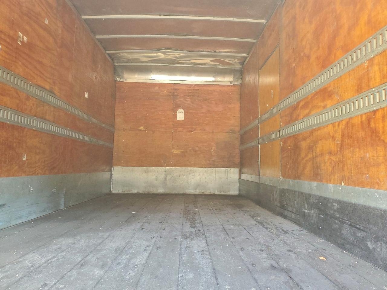 Lot #3305308318 2012 HINO 258/268