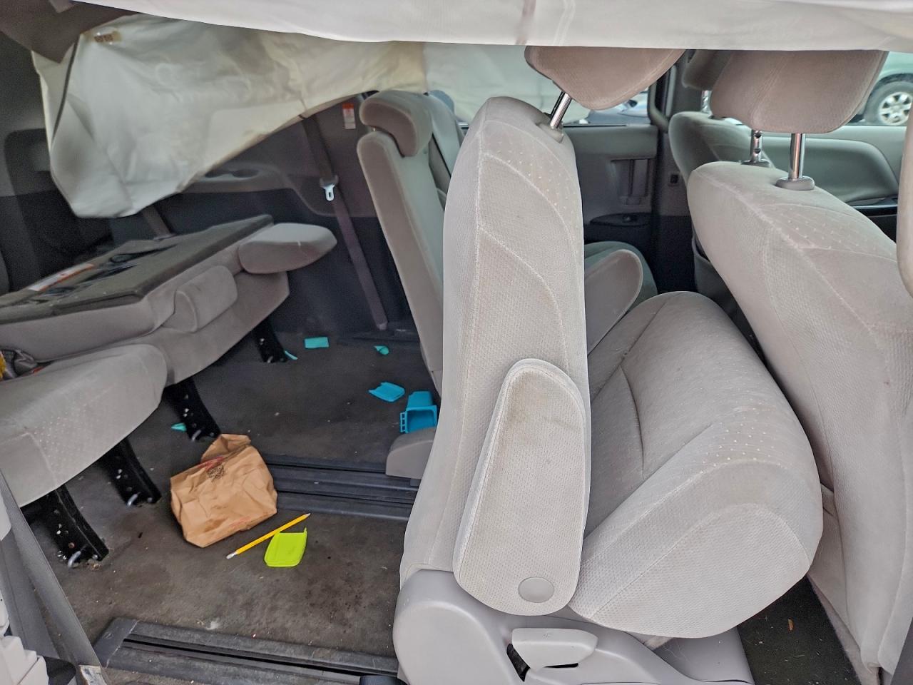 Lot #3318318880 2018 TOYOTA SIENNA LE