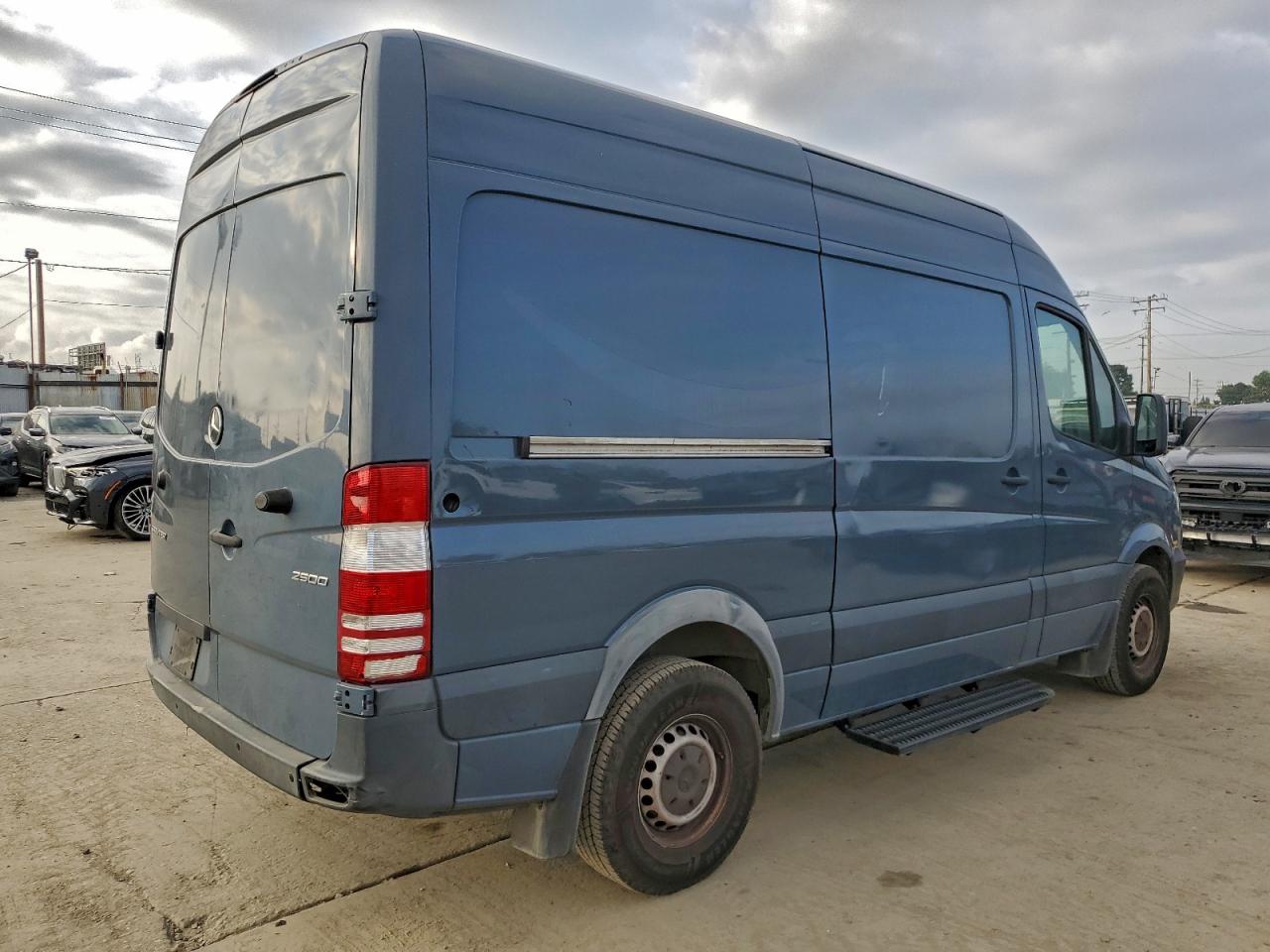 MERCEDES-BENZ SPRINTER 2500