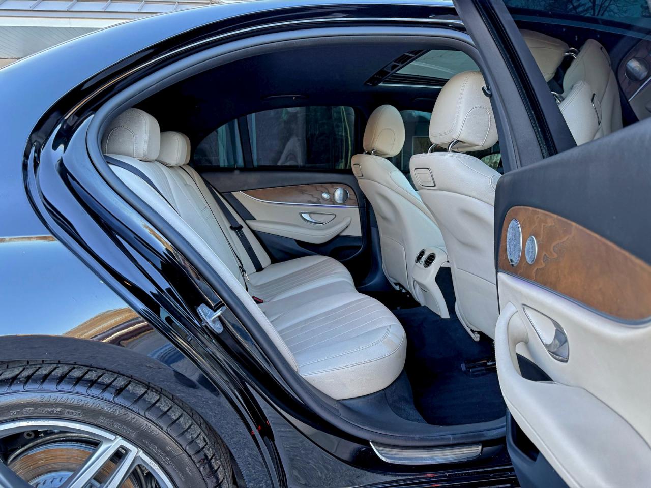 MERCEDES-BENZ E-CLASS 300