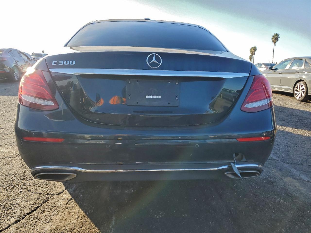 MERCEDES-BENZ E-CLASS 300