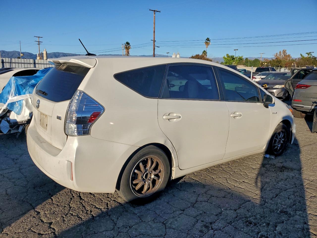 Lot #3311446375 2012 TOYOTA PRIUS V