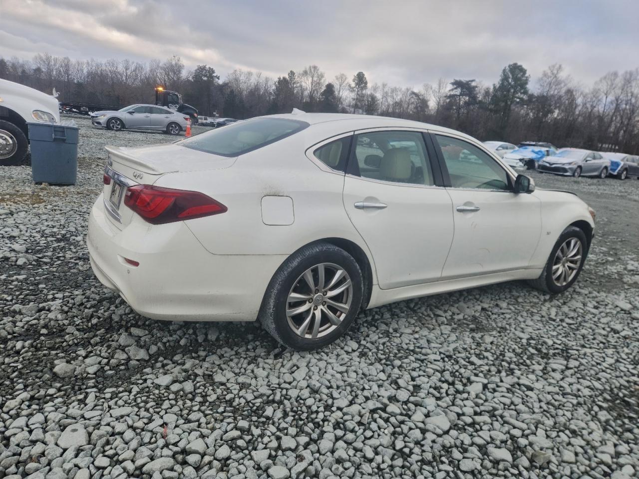 INFINITI Q70 3.7 LUXE