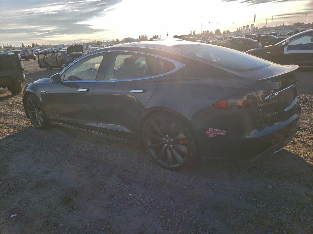 TESLA MODEL S