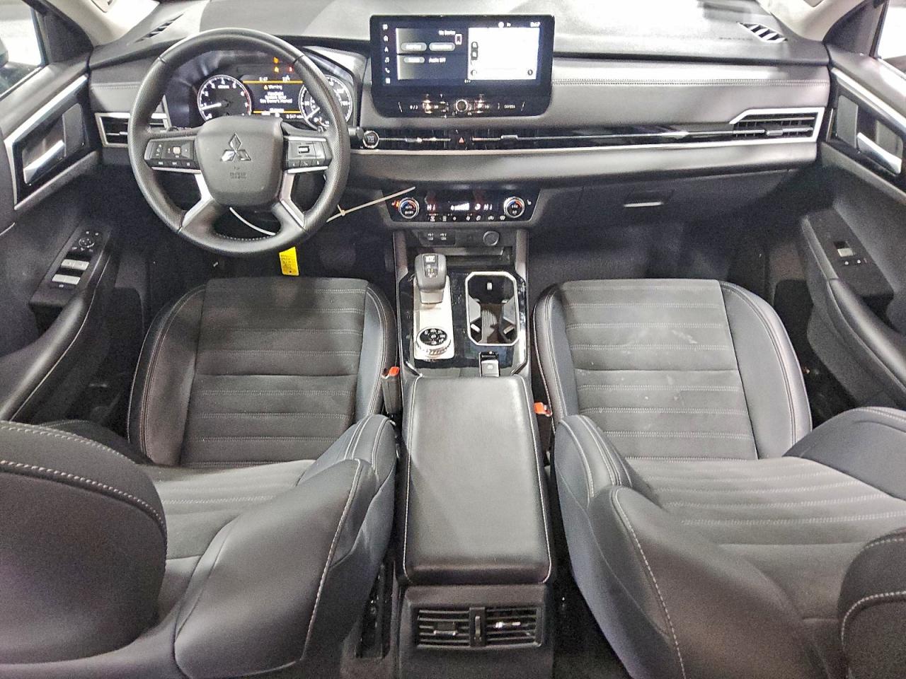 MITSUBISHI OUTLANDER SE