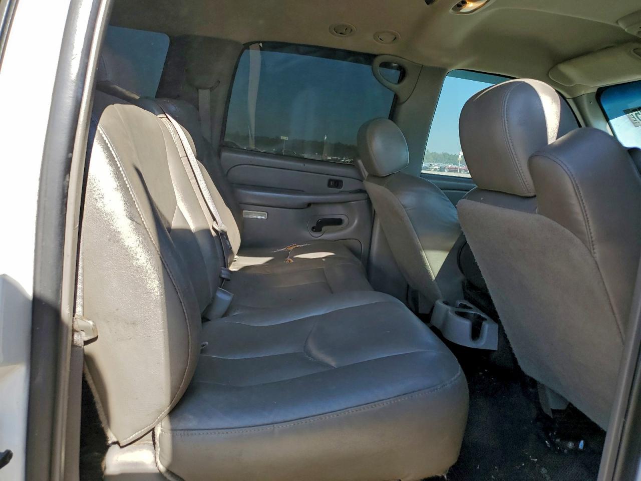 Lot #3318022388 2004 CHEVROLET SUBURBAN C