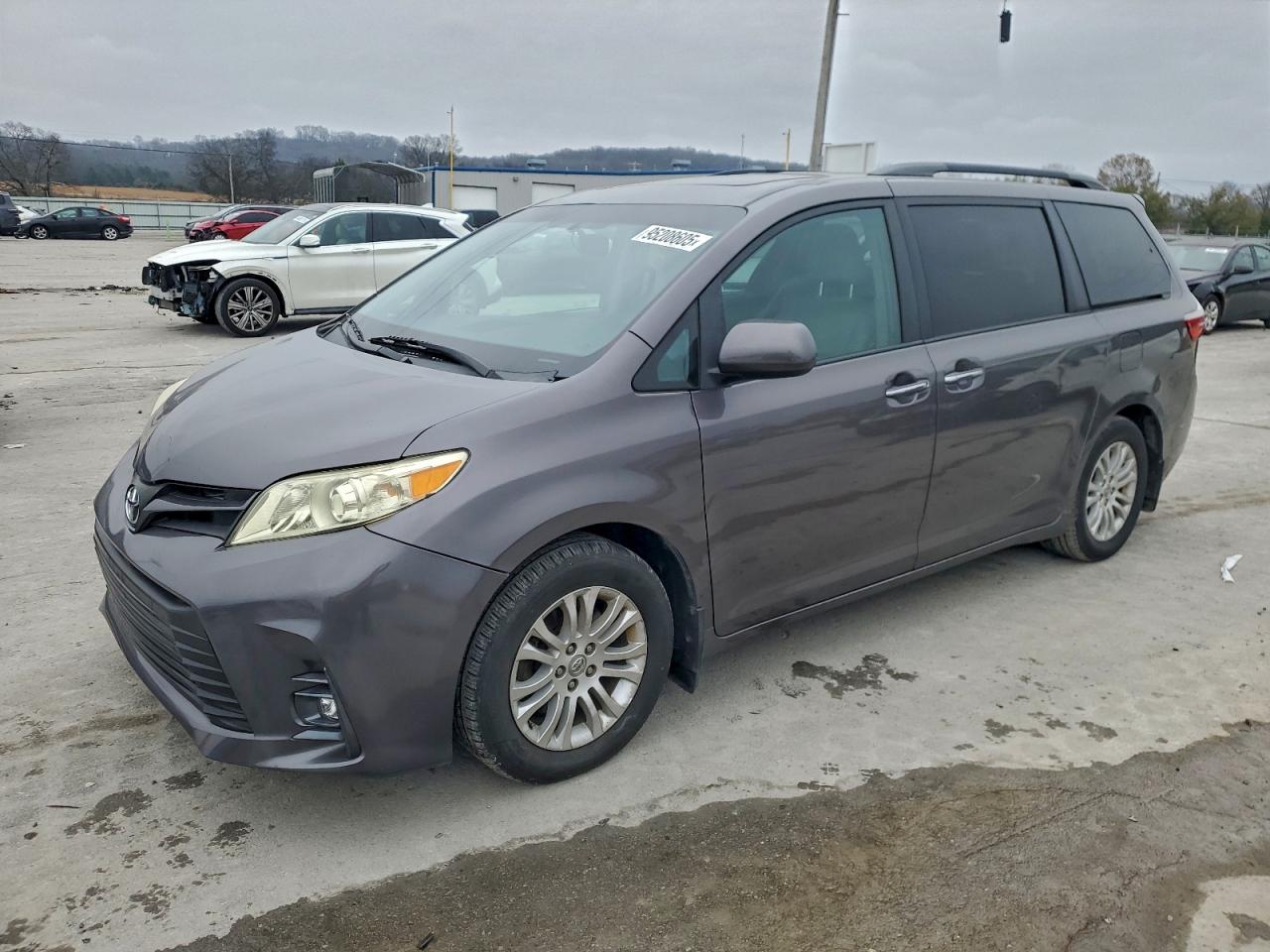 TOYOTA SIENNA XLE