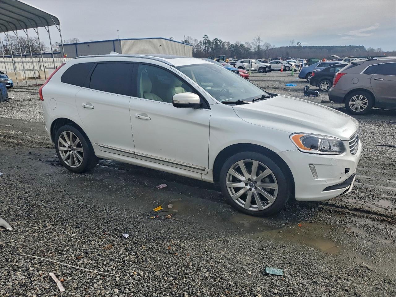 VOLVO XC60 T5 INSCRIPTION