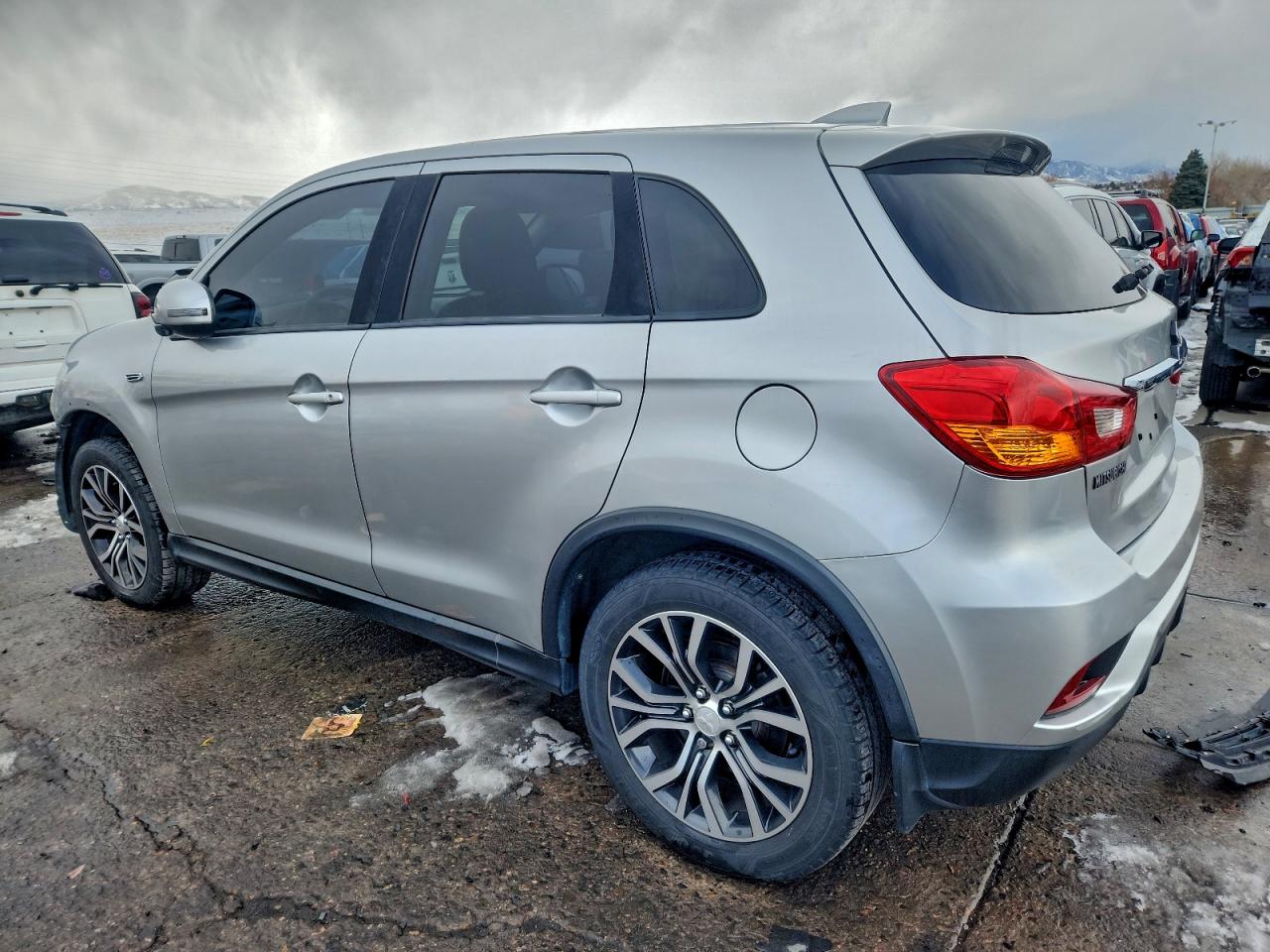 MITSUBISHI OUTLANDER ES