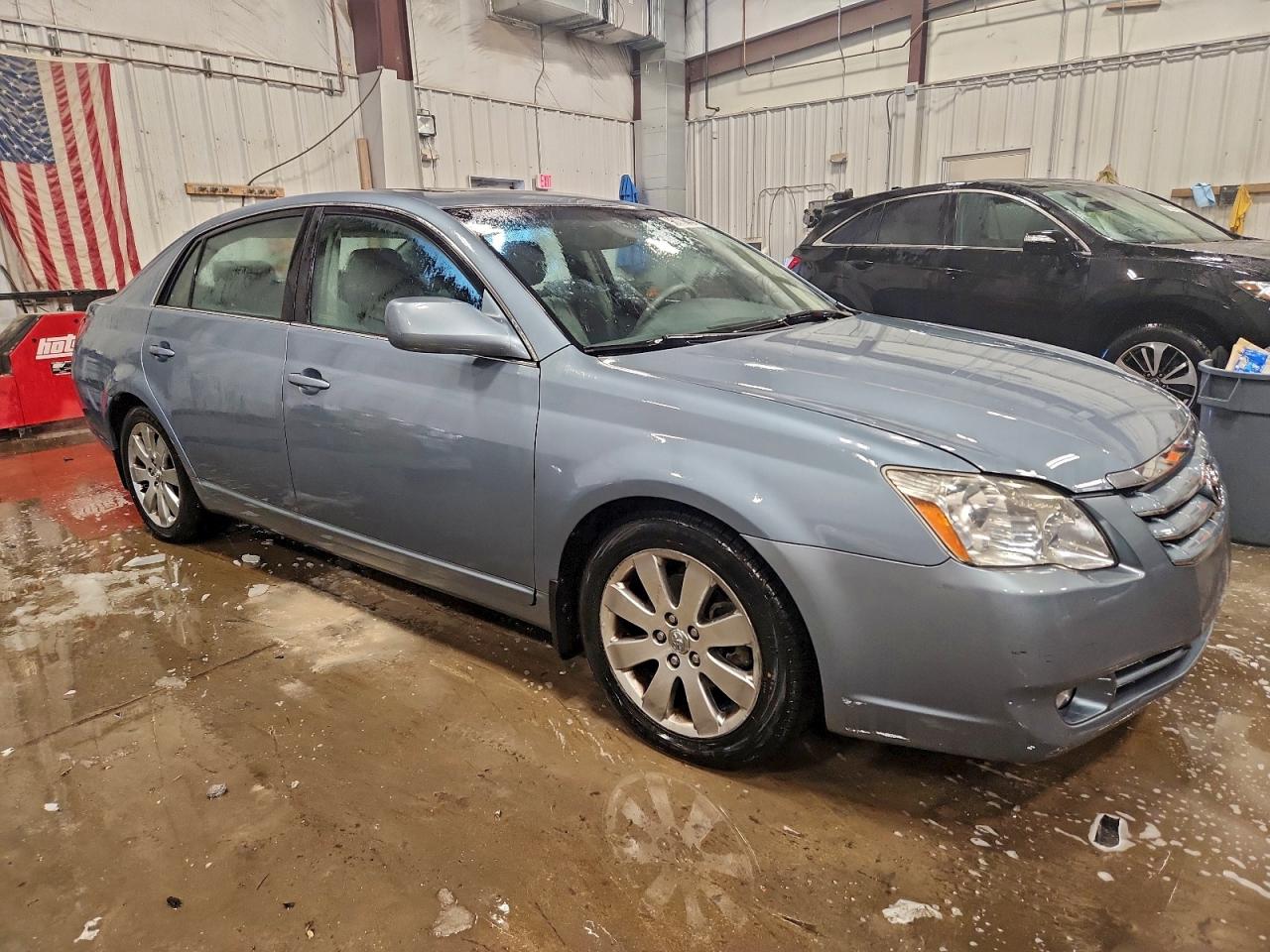 Lot #3316022822 2005 TOYOTA AVALON XL