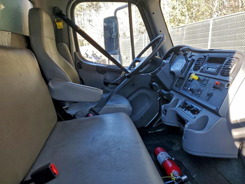 2016 FREIGHTLINER M2 106 MED #3312272776